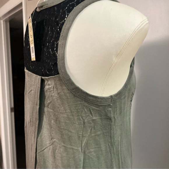 Biker tank top embossed w sequins and lace by Liberty - Picture 11 of 12